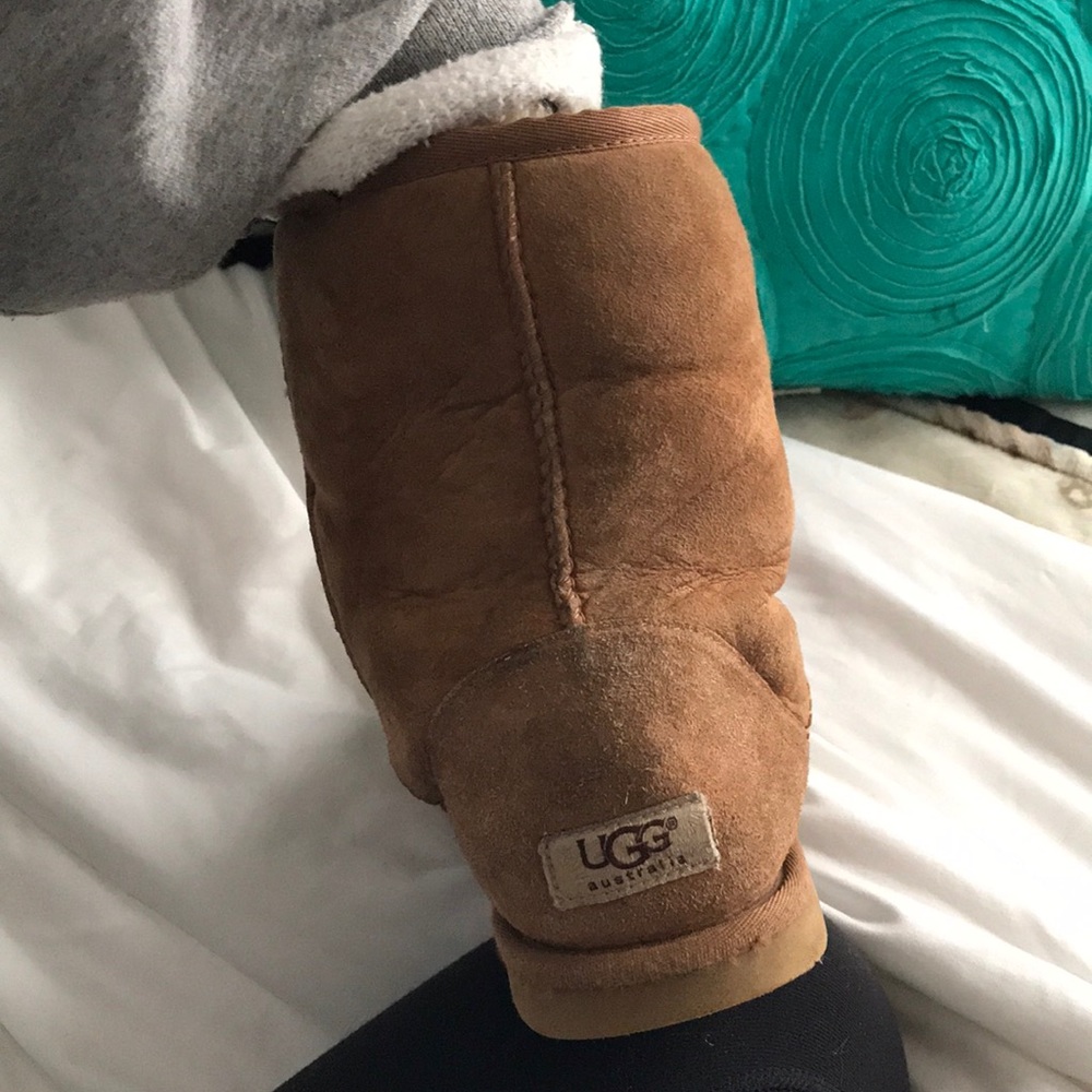 tan uggs!